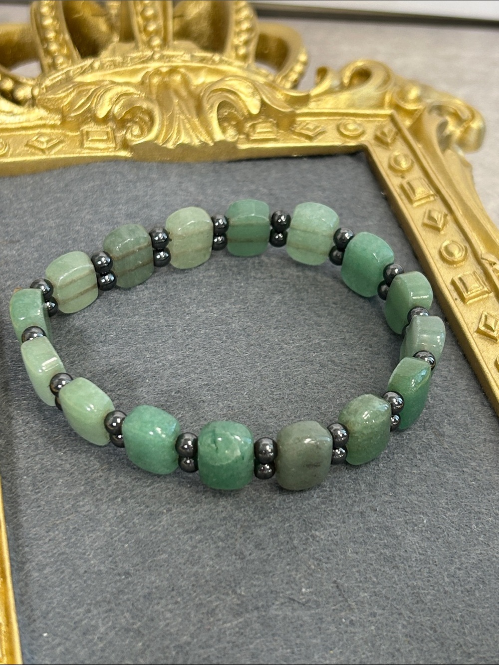 Green Aventurine Stretch Bracelet with Hematite Accents - Unbranded - Picture 3 of 6